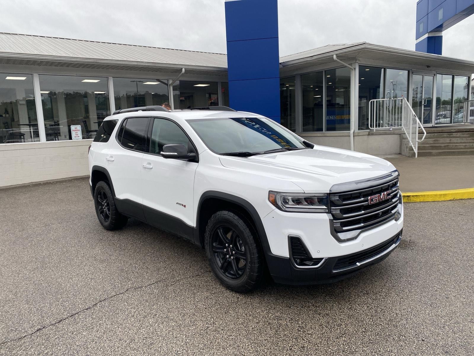 2023 GMC Acadia AT4