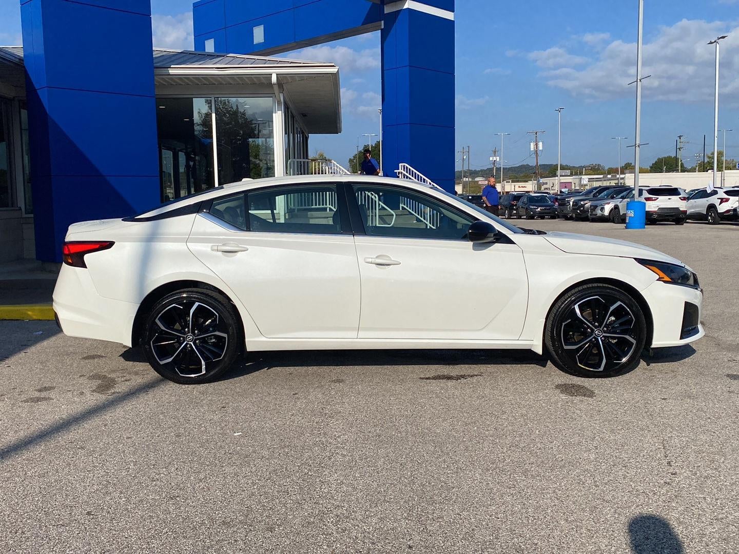 2025 Nissan Altima SR