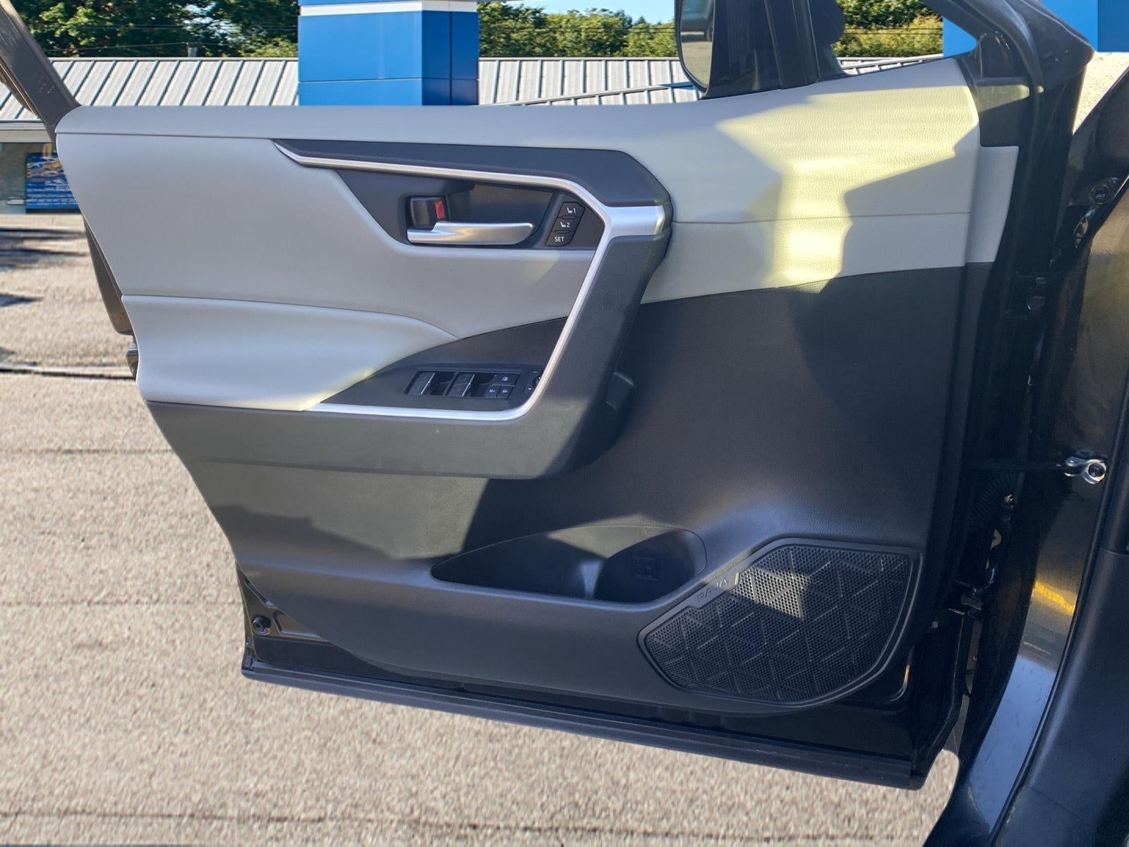 2025 Toyota RAV4 Hybrid XLE Premium