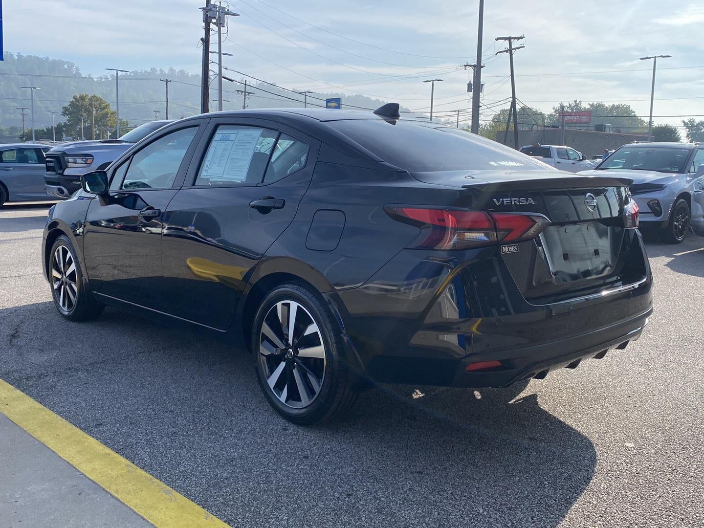 2022 Nissan Versa SR