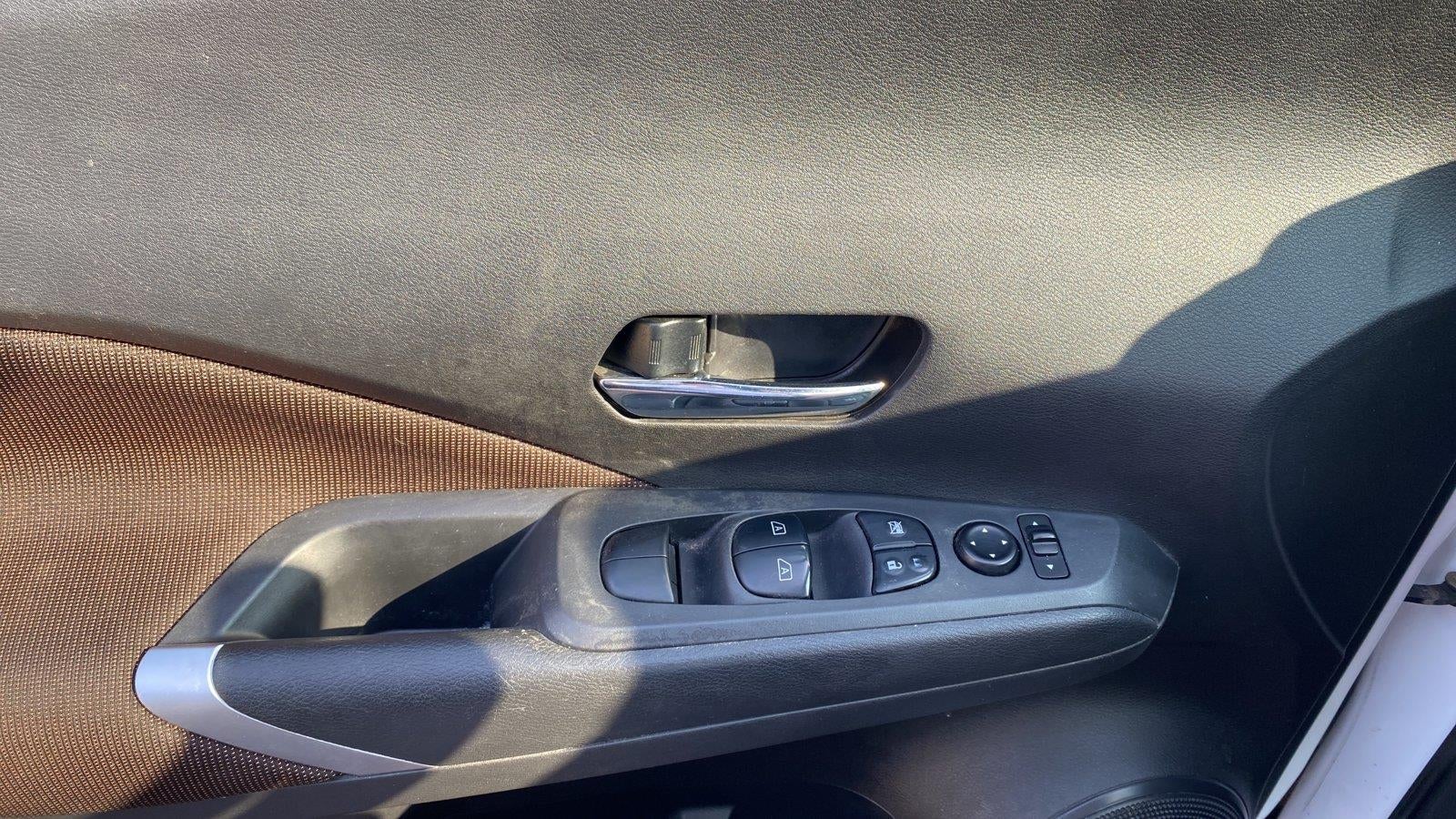 2022 Nissan Kicks SR