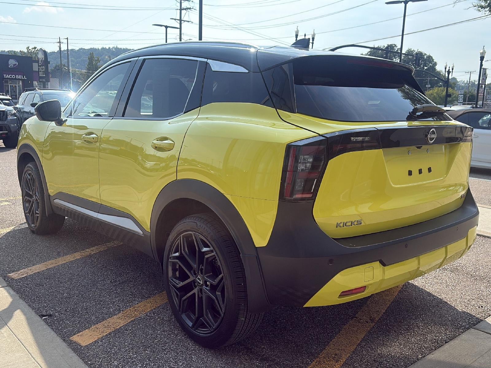 2025 Nissan Kicks SR