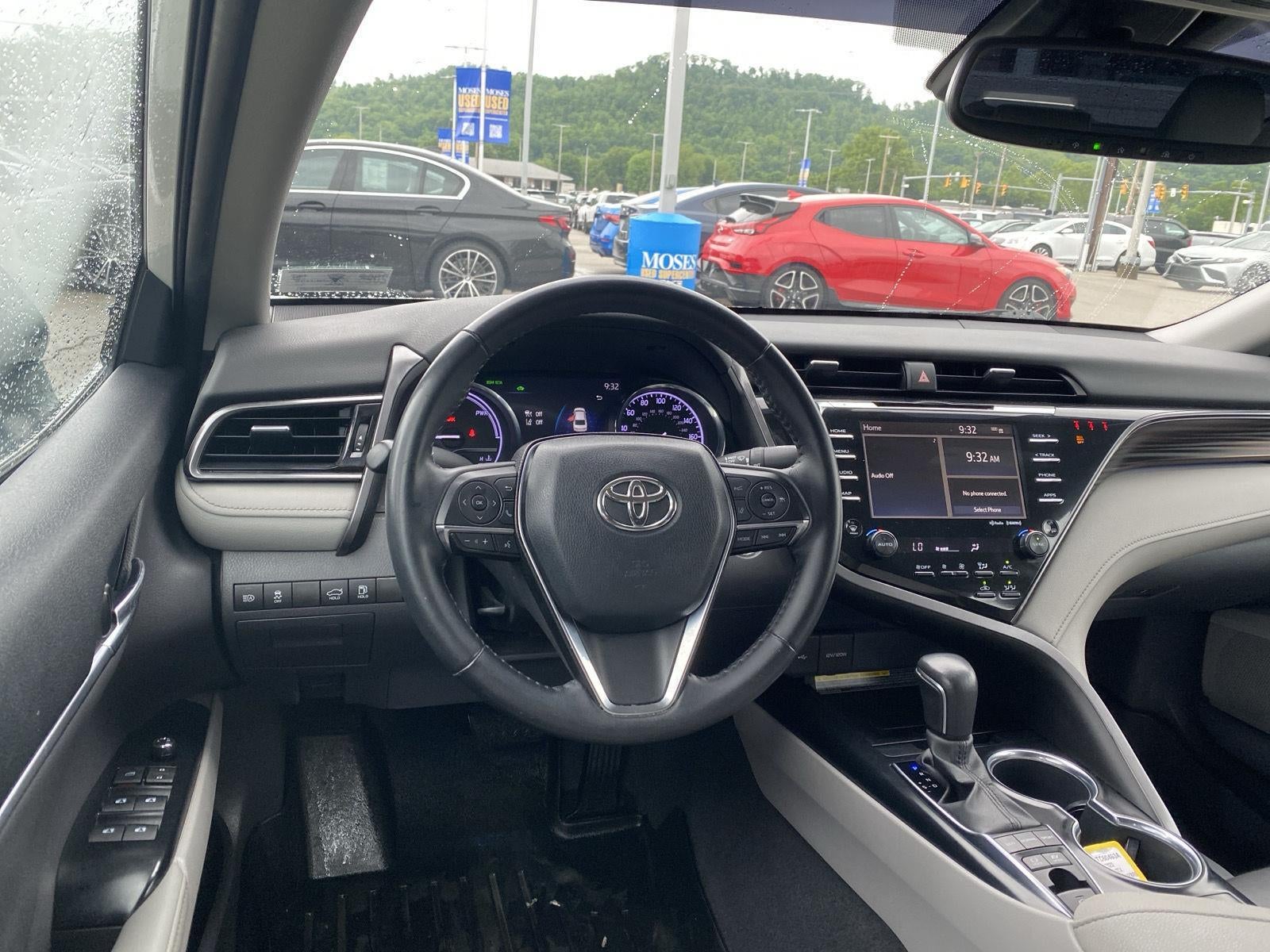 2020 Toyota Camry Hybrid XLE