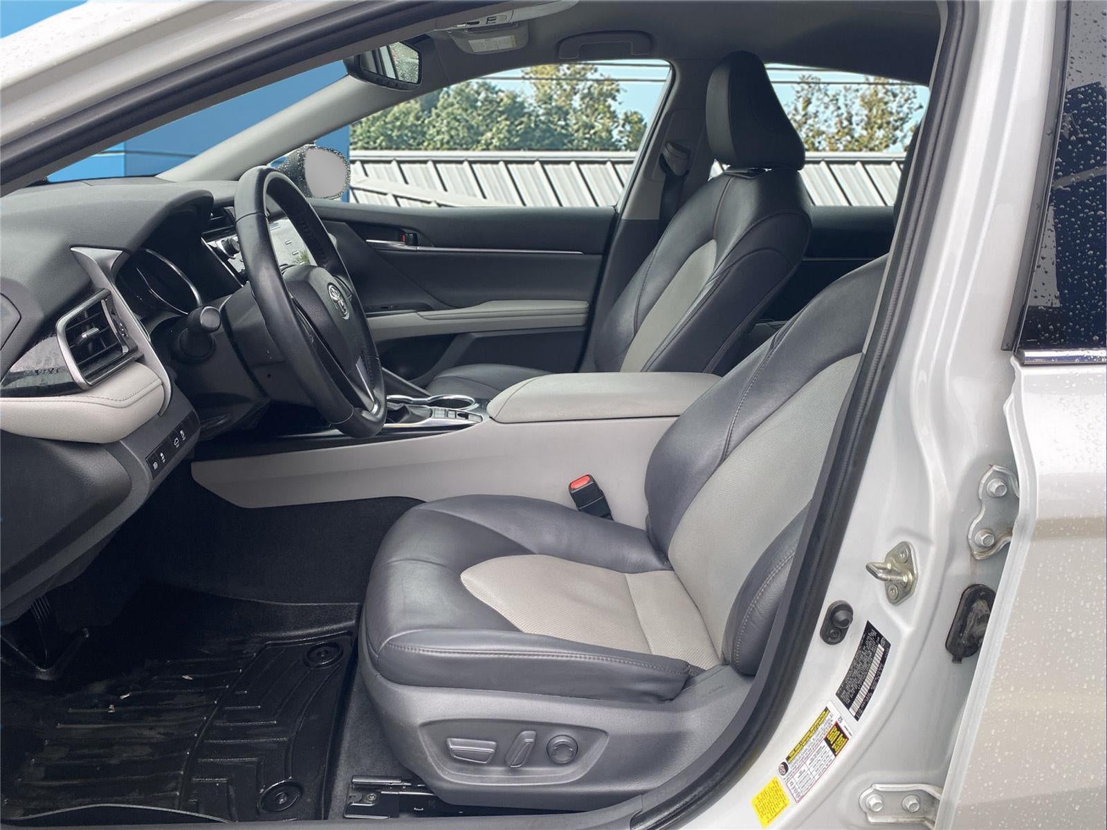 2020 Toyota Camry Hybrid XLE