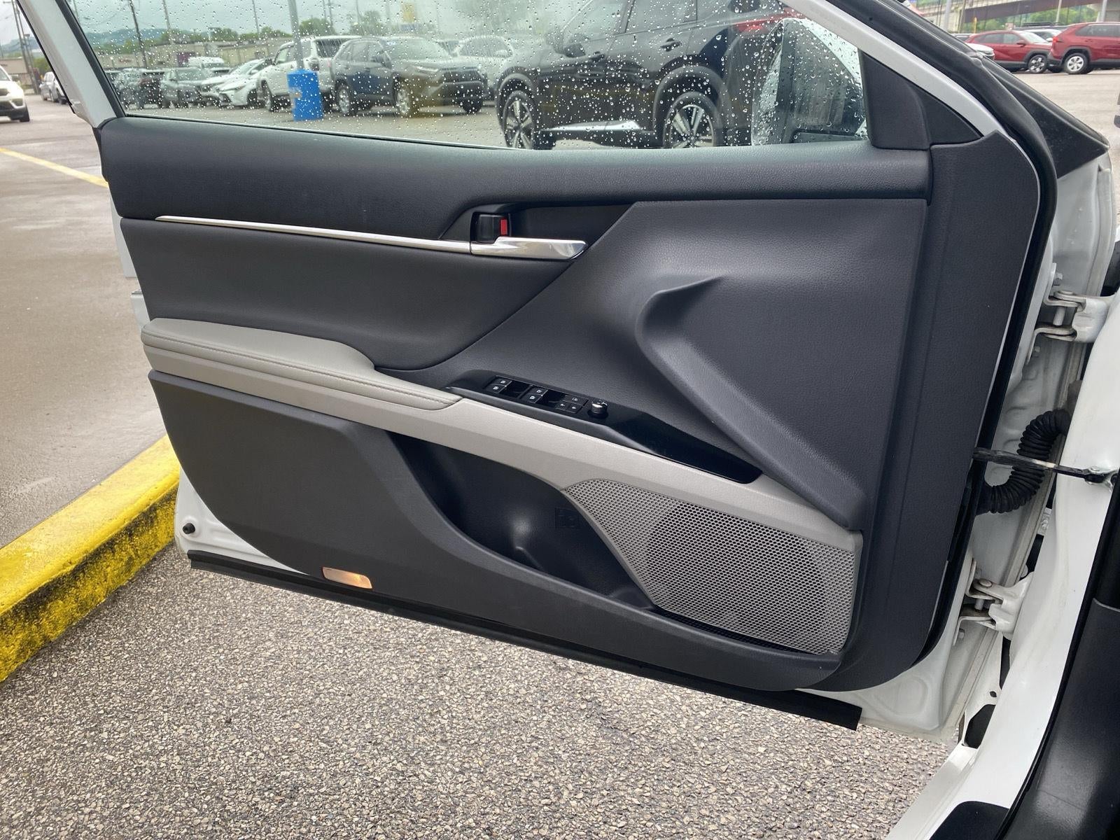 2020 Toyota Camry Hybrid XLE