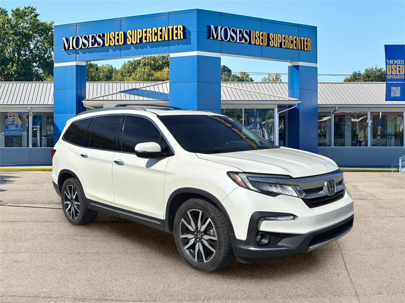 2019 Honda Pilot Touring w/Rear Captain's Chairs