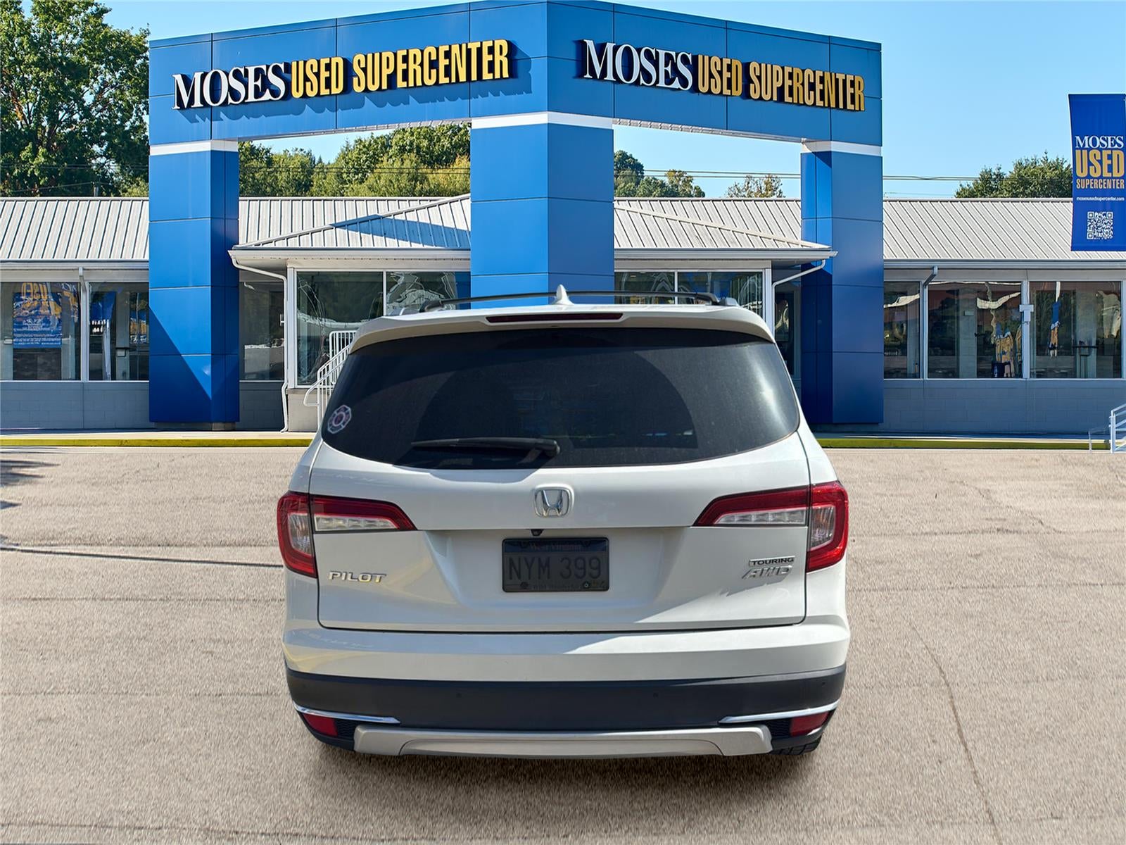 2019 Honda Pilot Touring w/Rear Captain's Chairs
