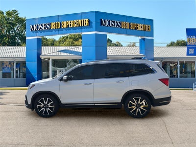 2019 Honda Pilot Touring w/Rear Captain's Chairs