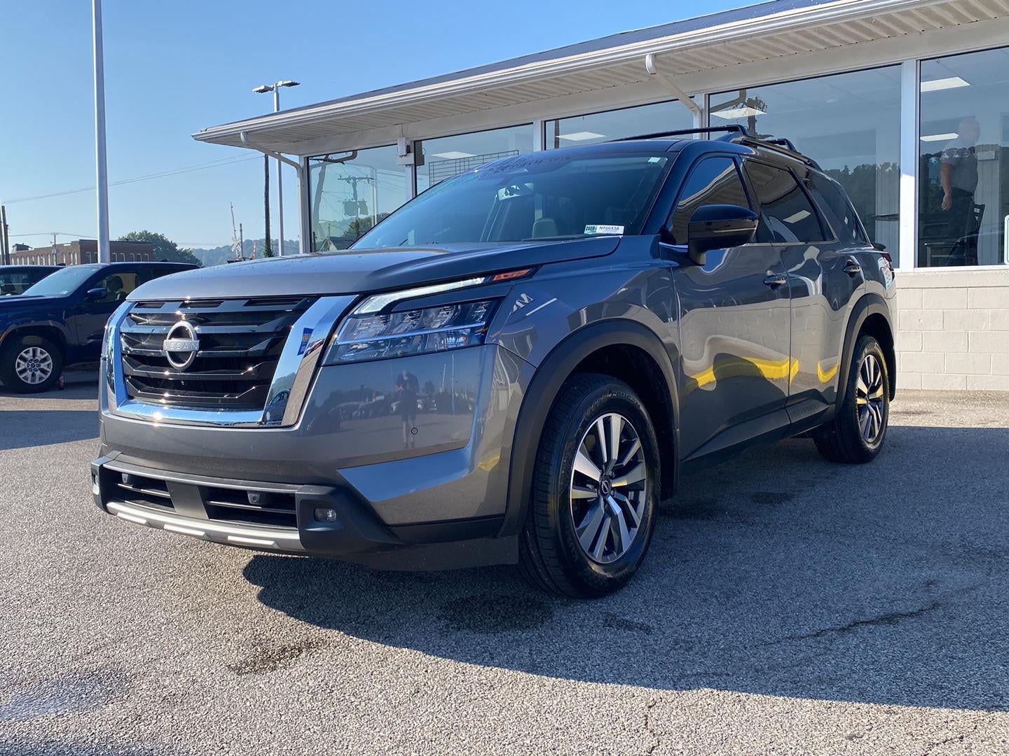2024 Nissan Pathfinder SL