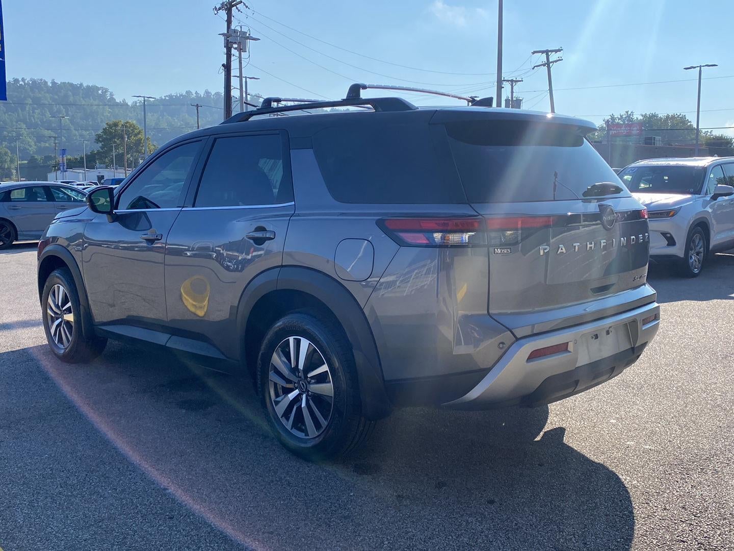 2024 Nissan Pathfinder SL