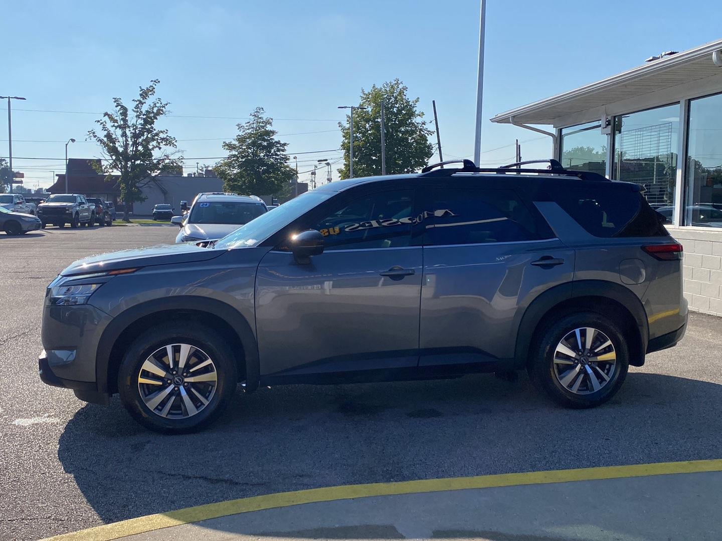 2024 Nissan Pathfinder SL