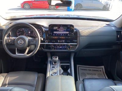 2024 Nissan Pathfinder SL
