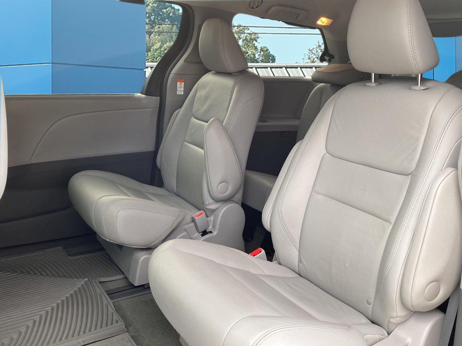 2017 Toyota Sienna XLE Premium 7-Passenger