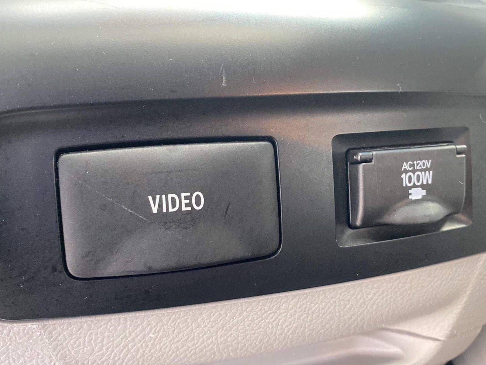 2017 Toyota Sienna XLE Premium 7-Passenger