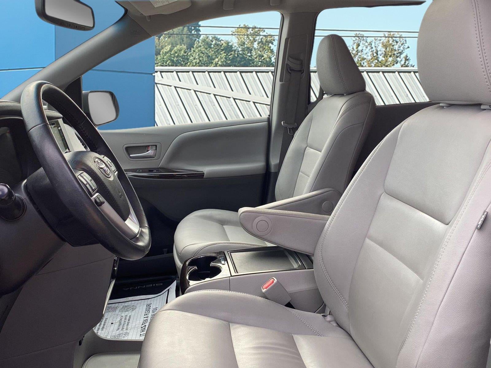 2017 Toyota Sienna XLE Premium 7-Passenger