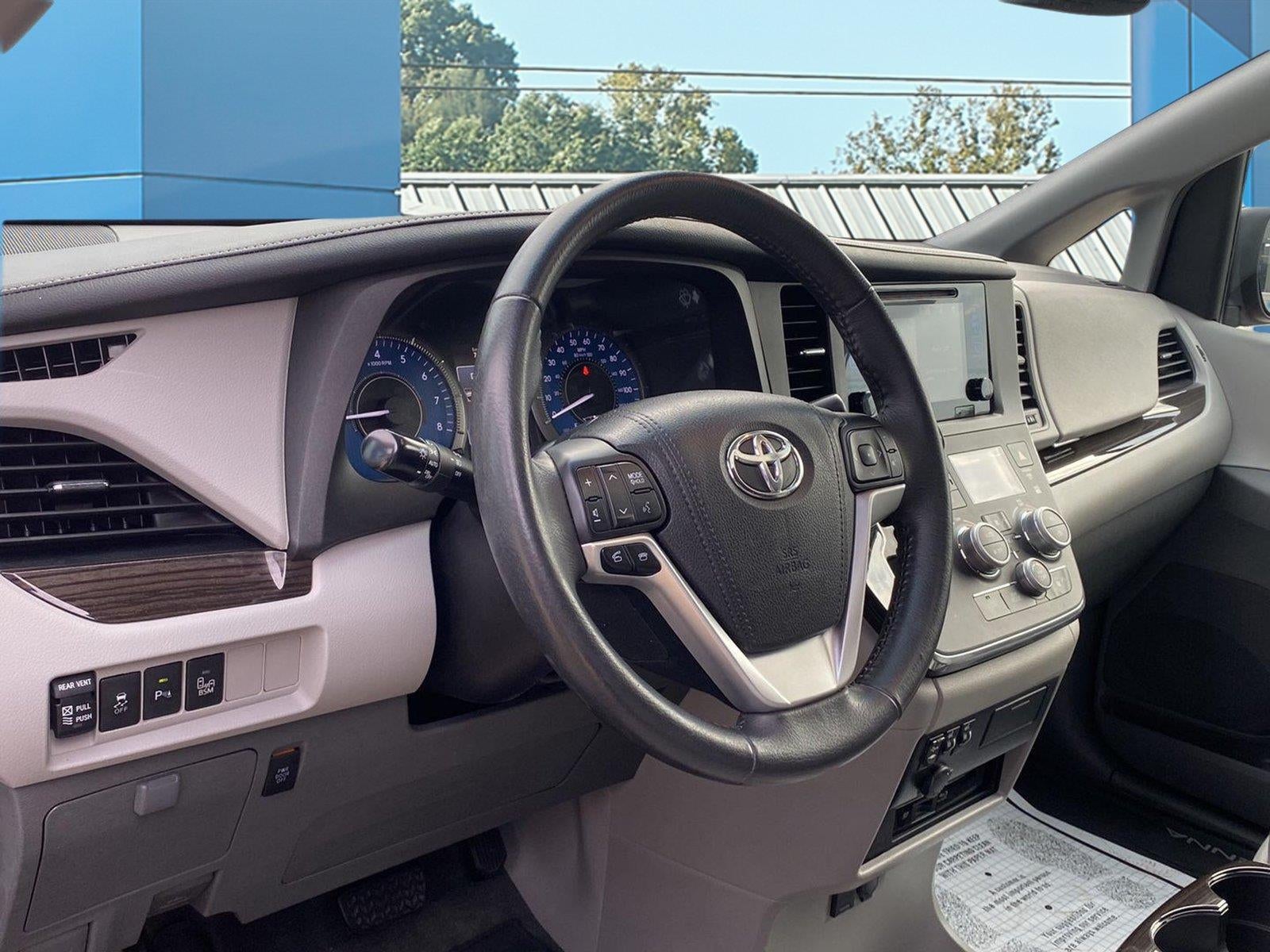 2017 Toyota Sienna XLE Premium 7-Passenger