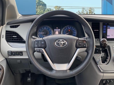 2017 Toyota Sienna XLE Premium 7-Passenger