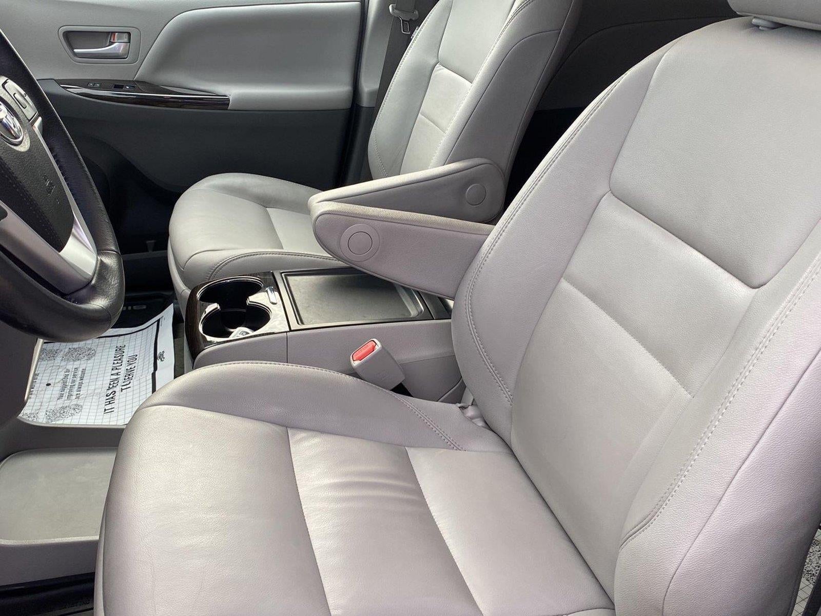 2017 Toyota Sienna XLE Premium 7-Passenger
