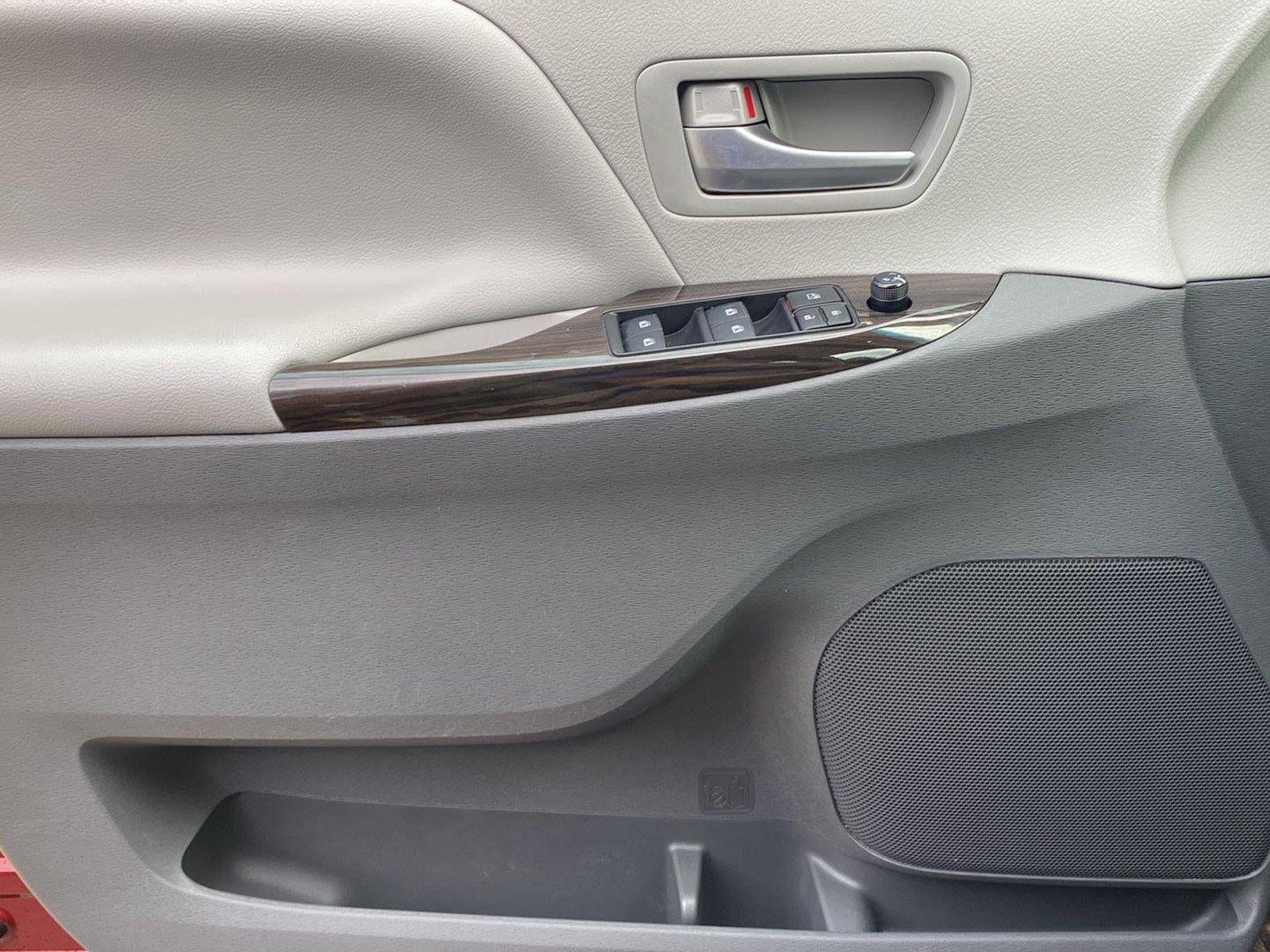 2017 Toyota Sienna XLE Premium 7-Passenger