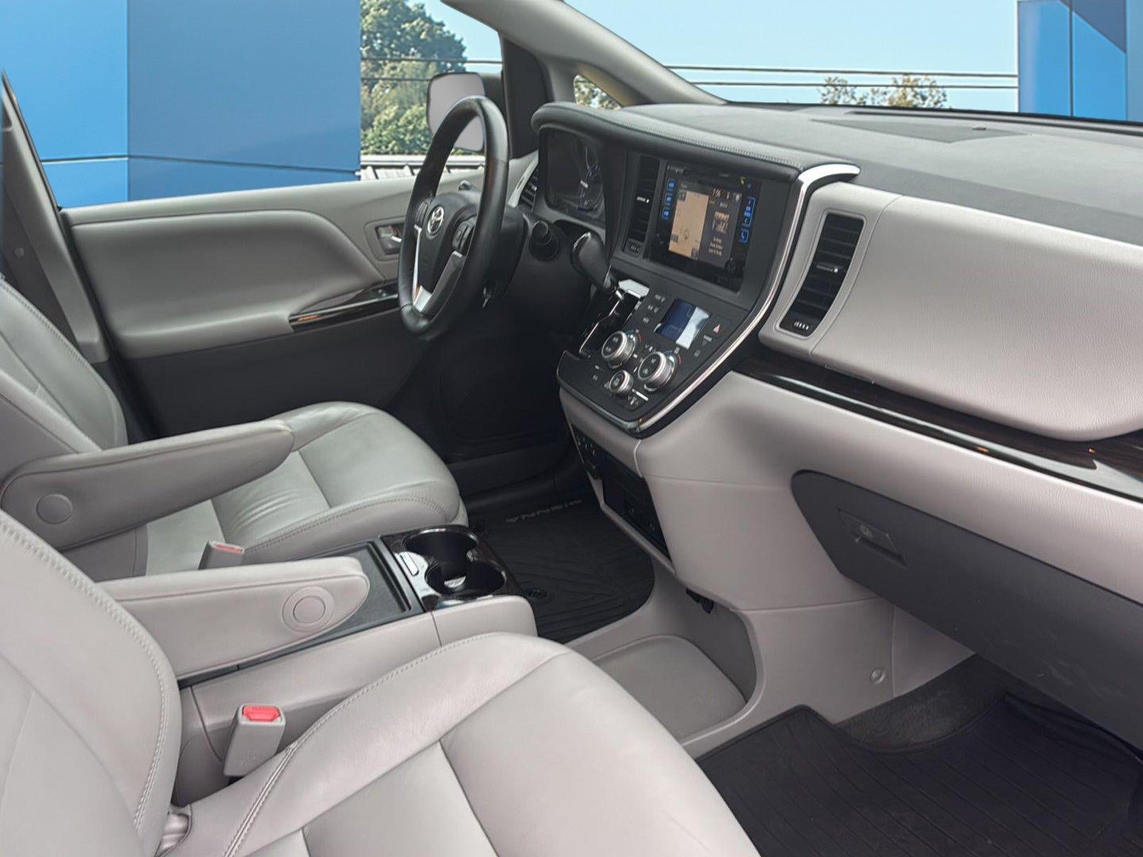 2017 Toyota Sienna XLE Premium 7-Passenger