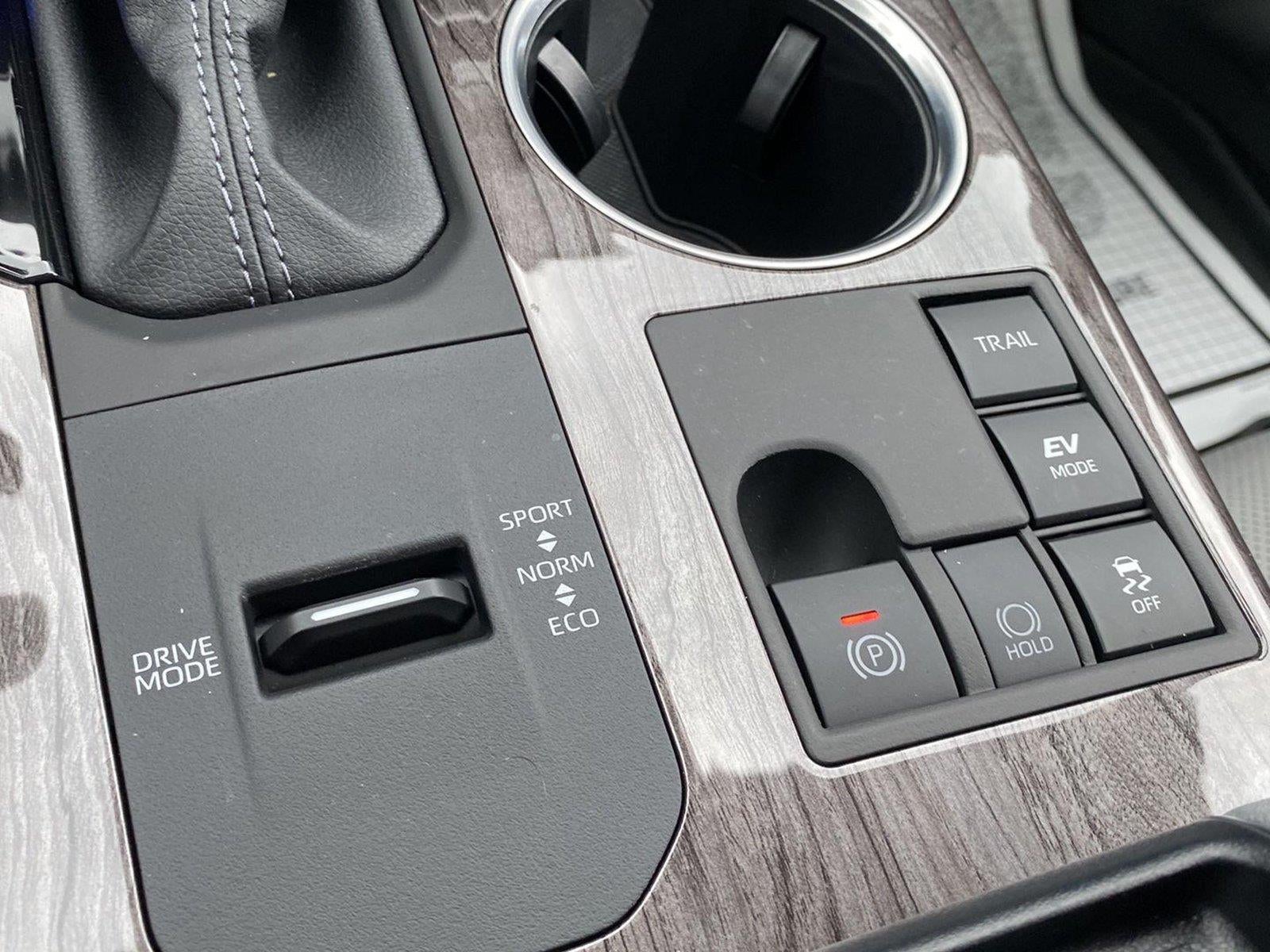2025 Toyota Highlander Hybrid Platinum