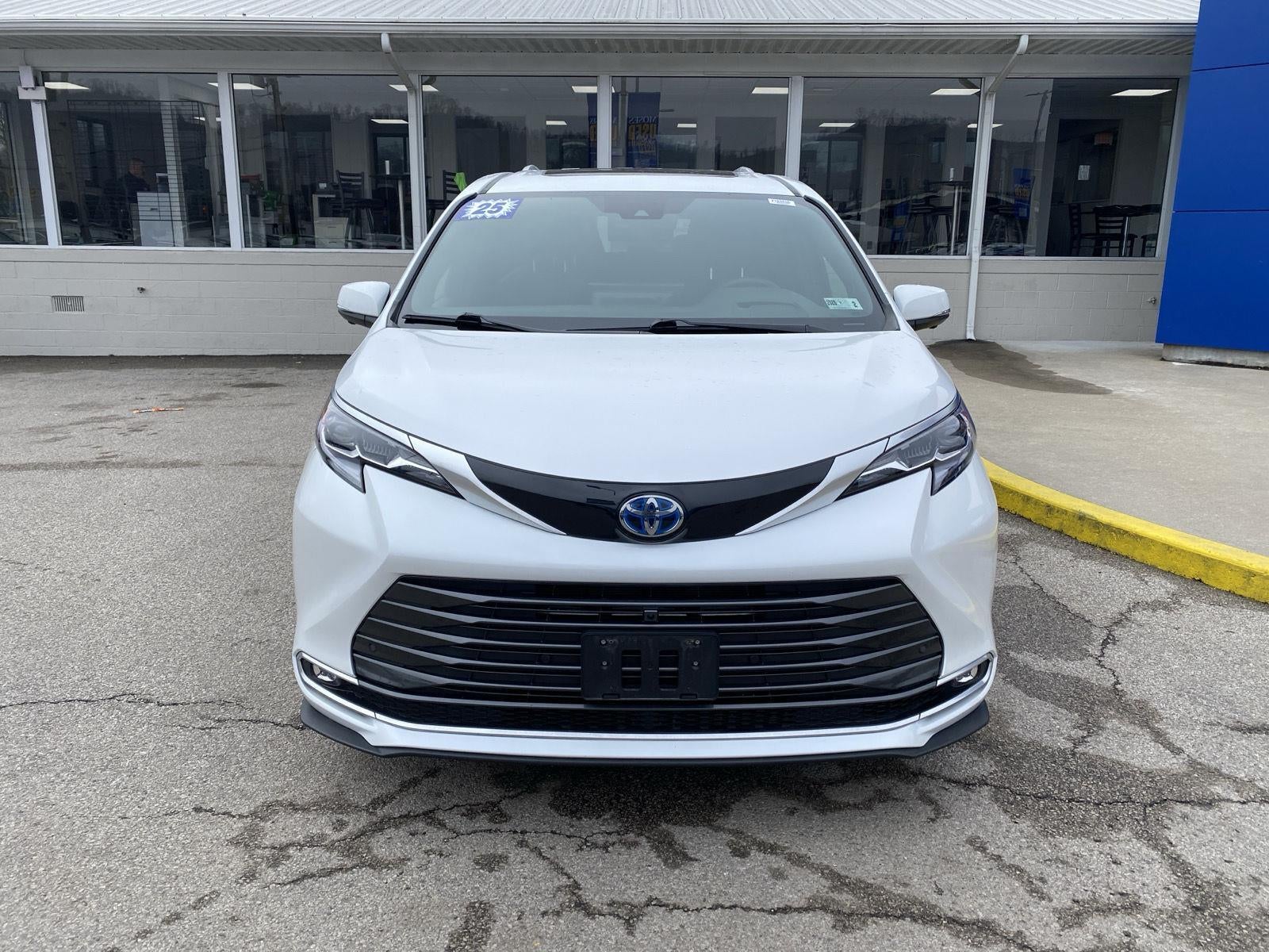 2025 Toyota Sienna Platinum 7-Passenger