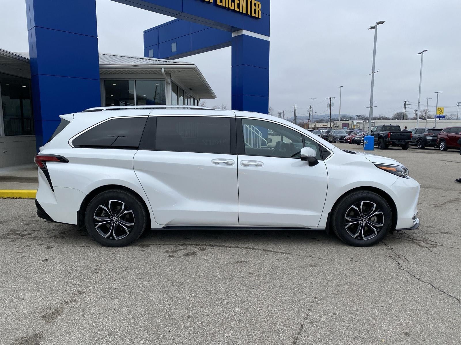 2025 Toyota Sienna Platinum 7-Passenger