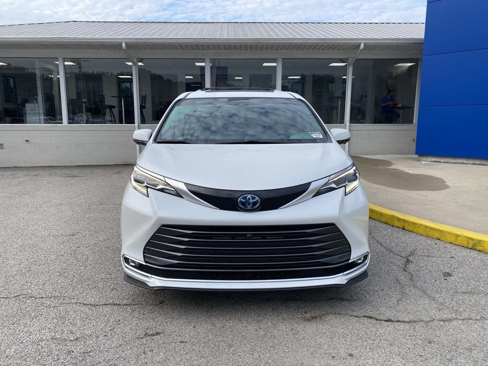 2025 Toyota Sienna Platinum 7-Passenger