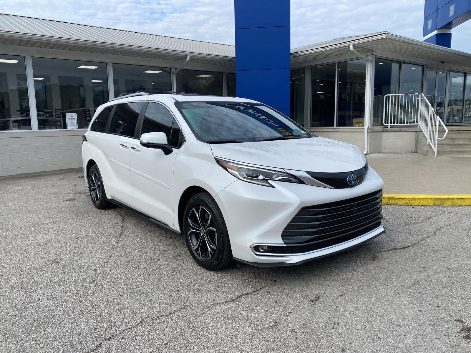2025 Toyota Sienna Platinum 7-Passenger
