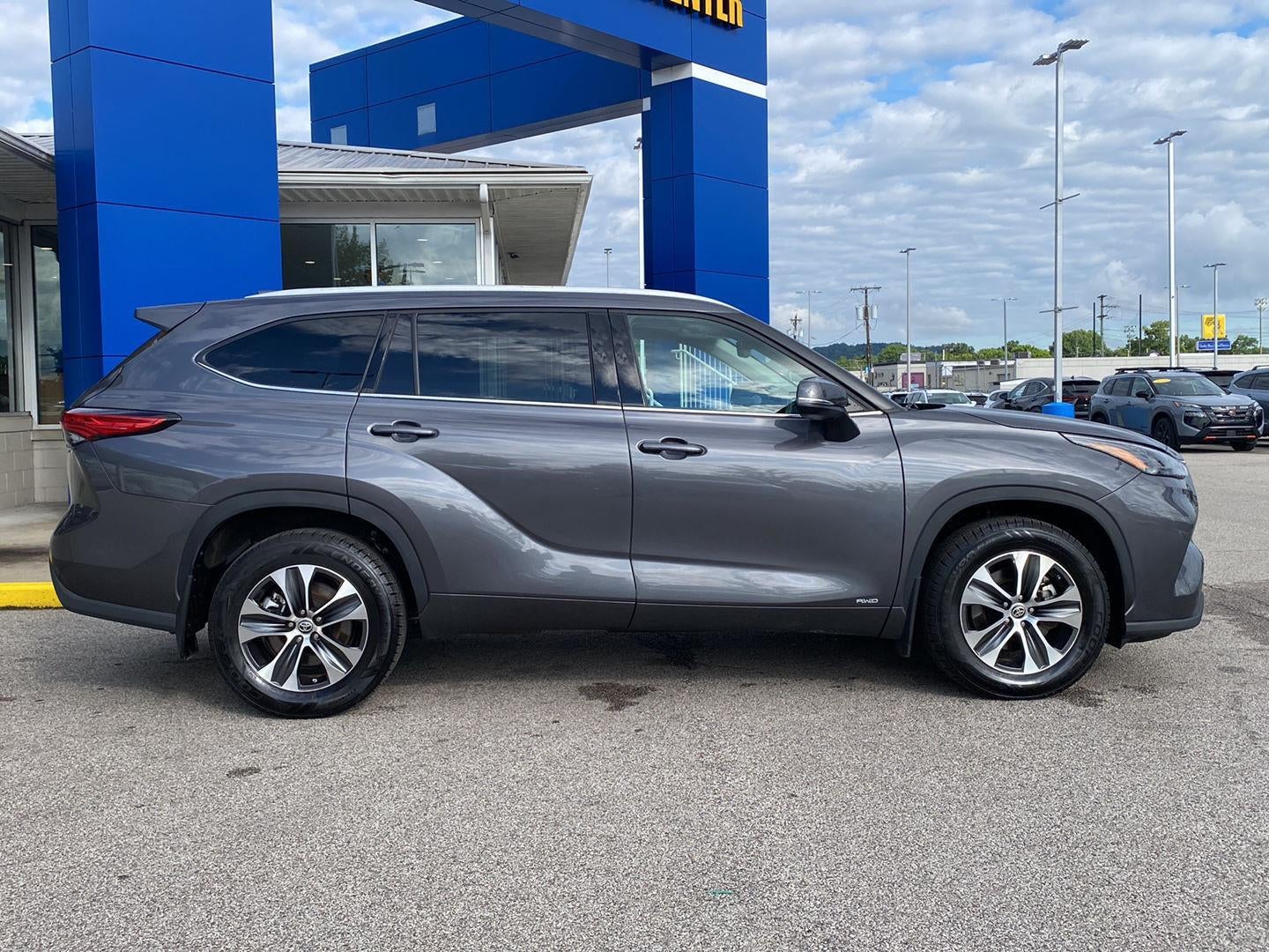 2022 Toyota Highlander Hybrid XLE