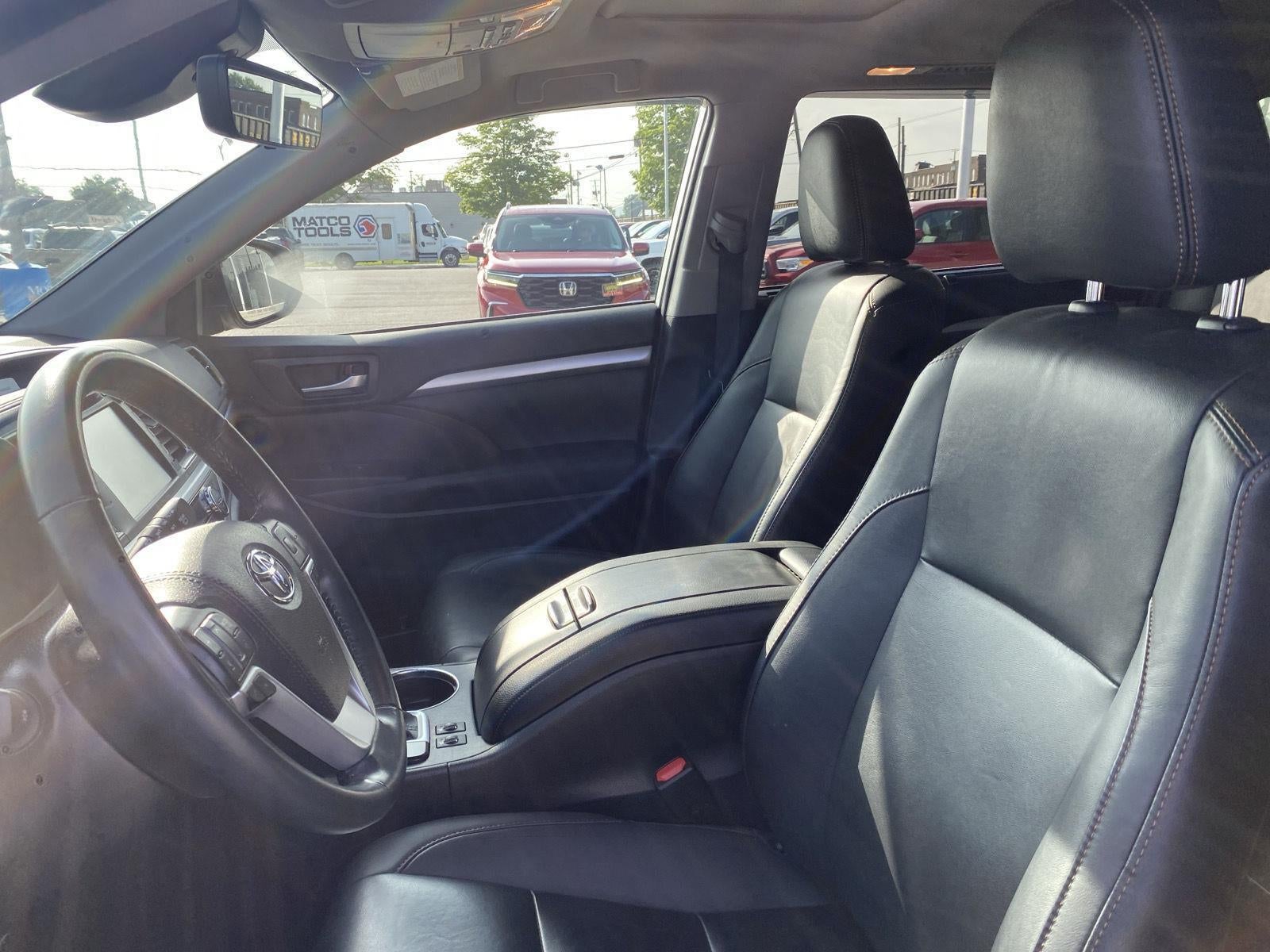 2019 Toyota HIGHLANDER Base