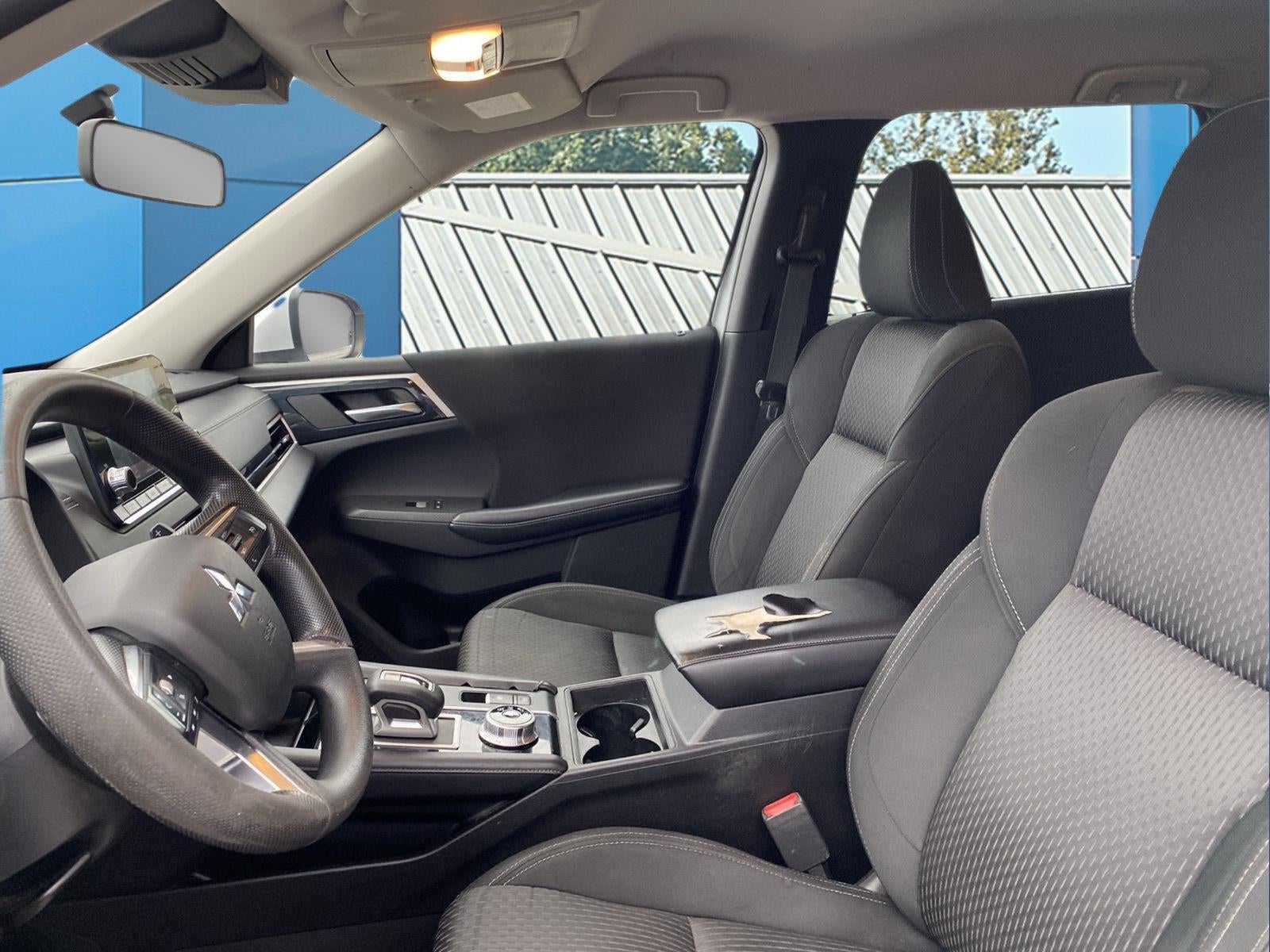 2022 Mitsubishi Outlander ES