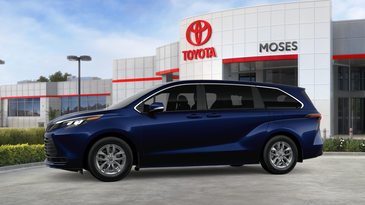 2026 Toyota Sienna LE 8-Passenger