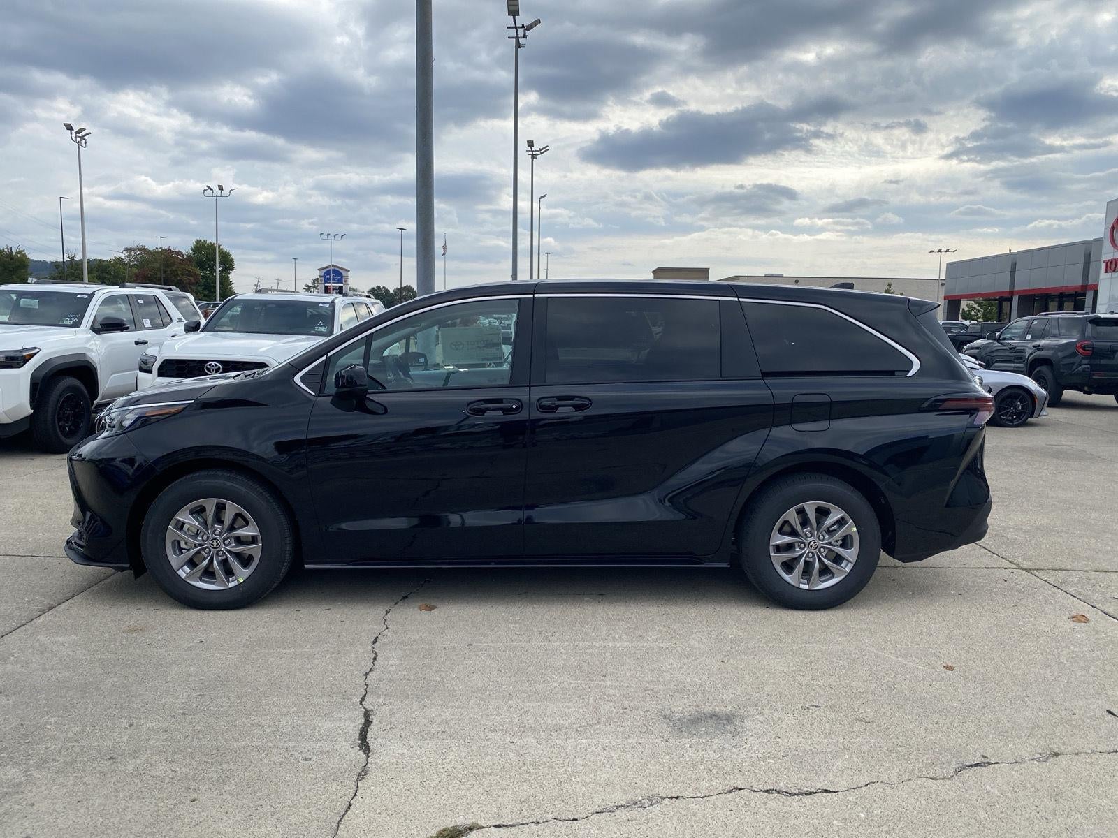 2026 Toyota Sienna LE 8-Passenger
