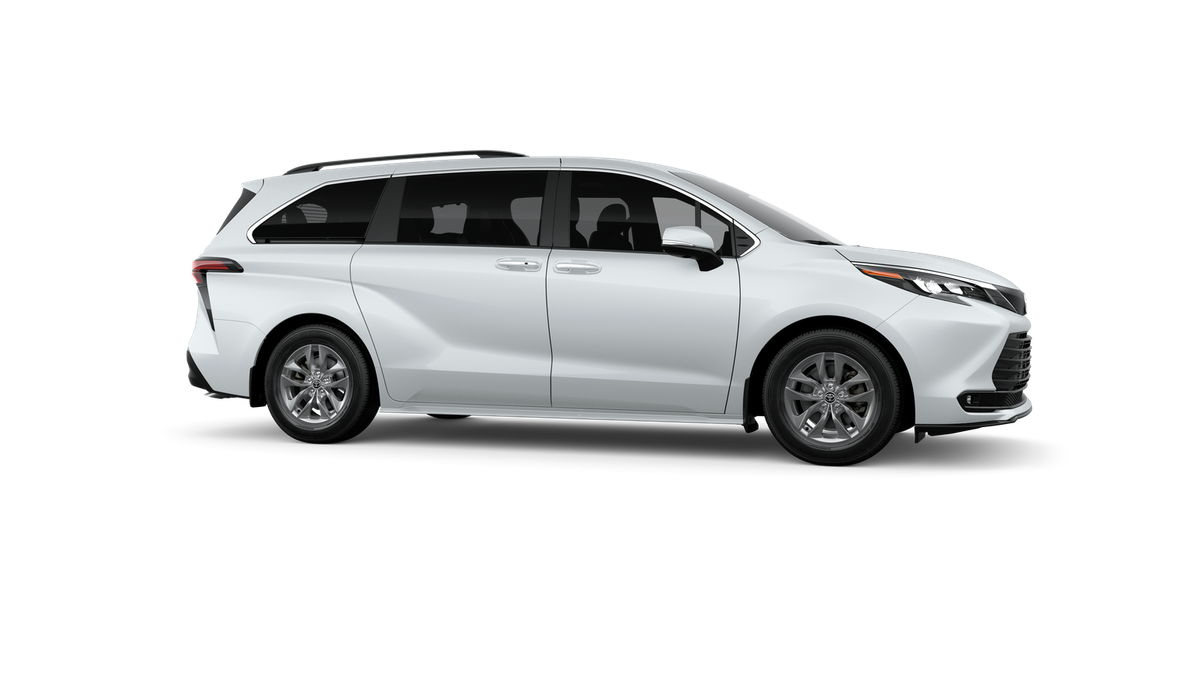 2026 Toyota Sienna XLE FWD 8-PASSENGER