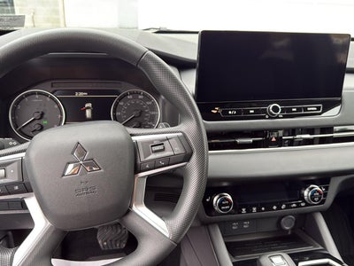 2026 Mitsubishi Outlander ES