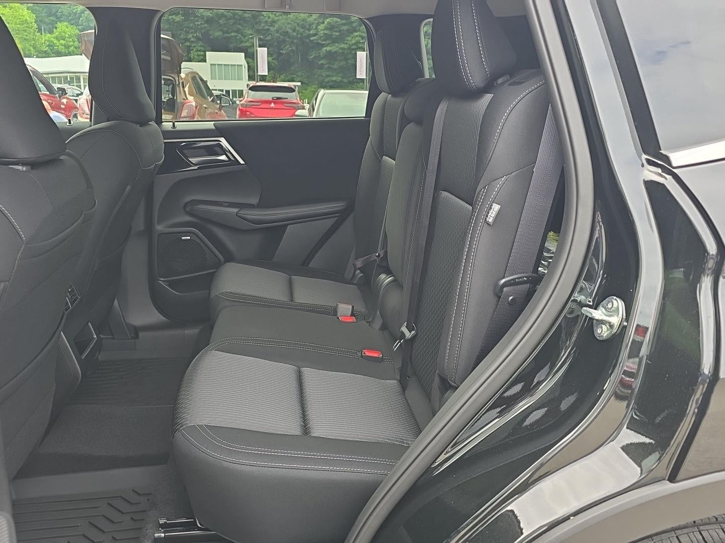 2026 Mitsubishi Outlander ES
