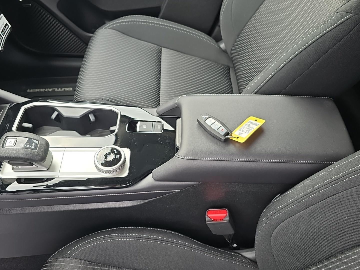 2026 Mitsubishi Outlander ES