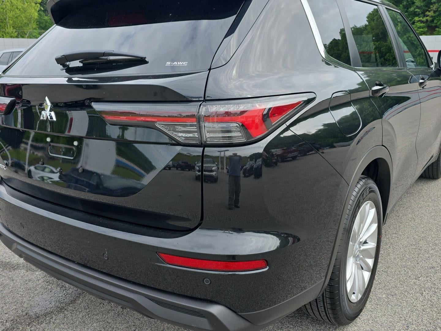 2026 Mitsubishi Outlander ES