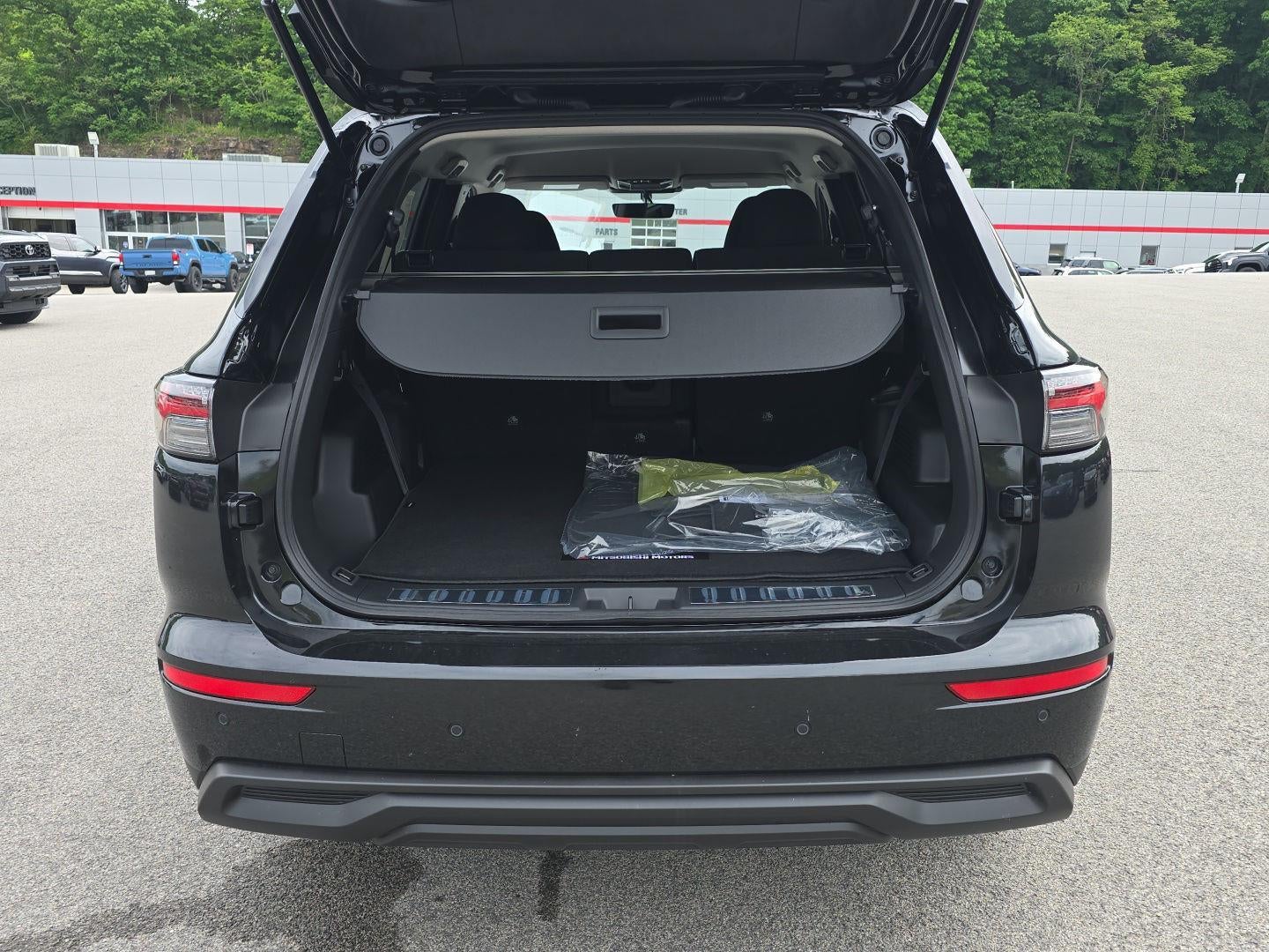2026 Mitsubishi Outlander ES