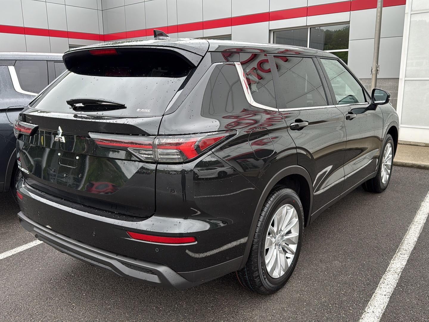 2026 Mitsubishi Outlander ES