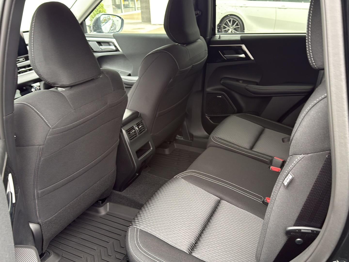 2026 Mitsubishi Outlander ES