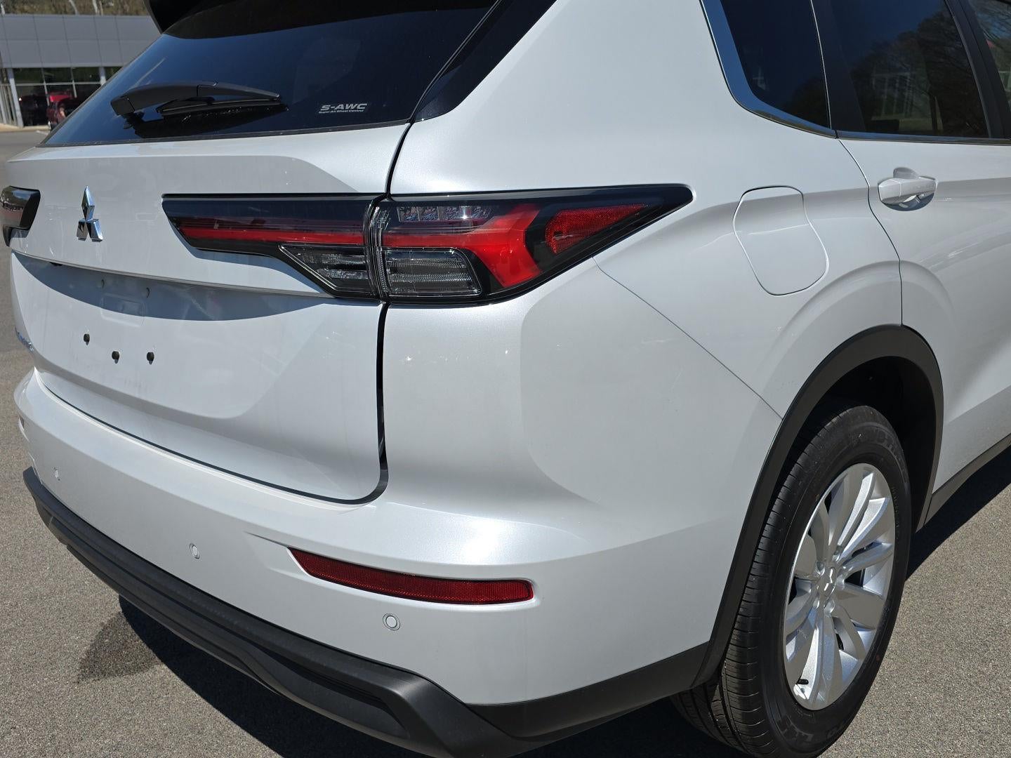 2026 Mitsubishi Outlander ES