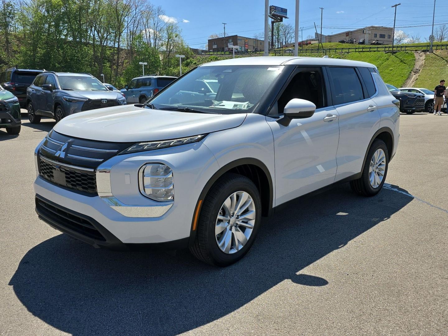 2026 Mitsubishi Outlander ES