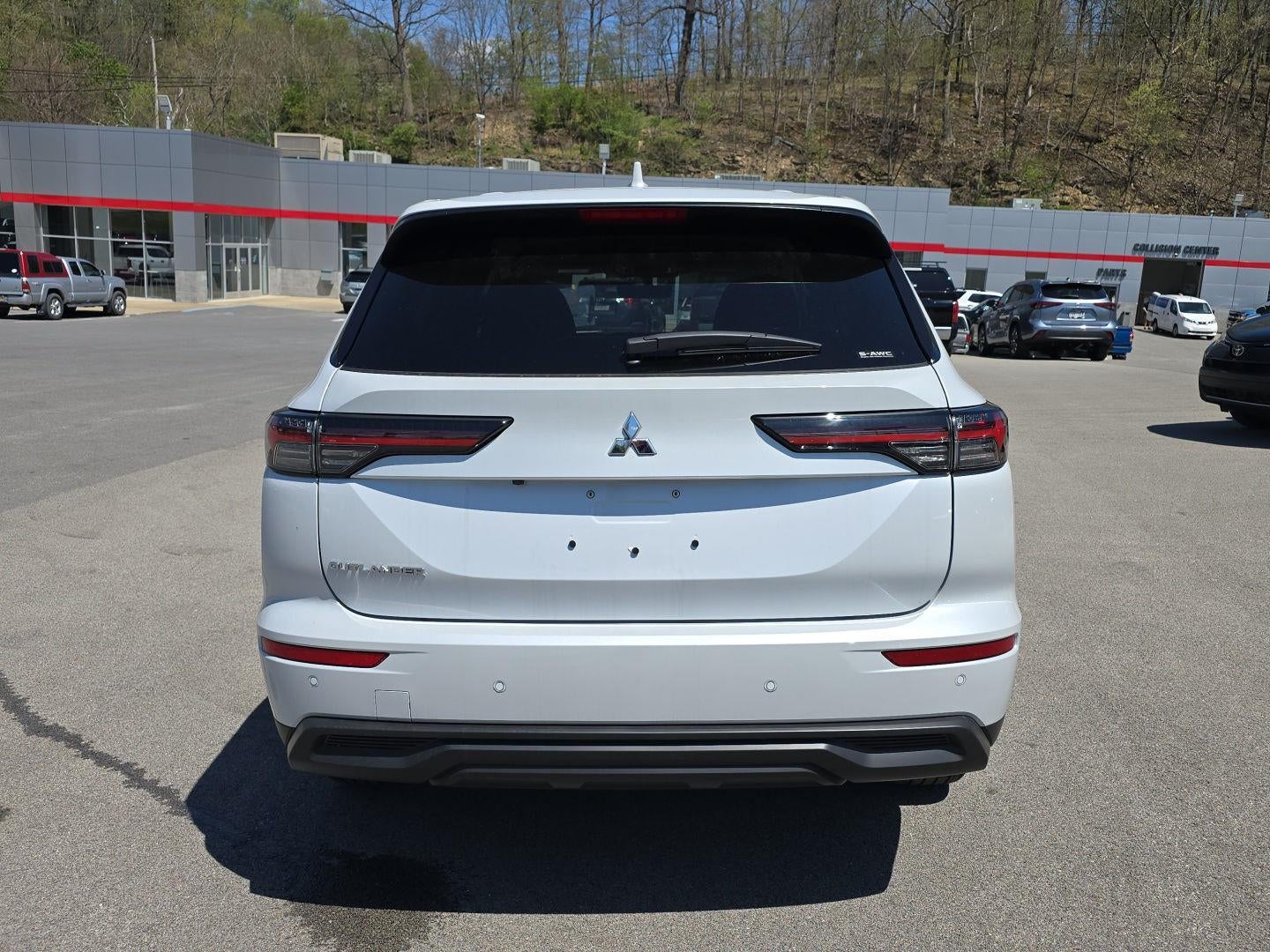 2026 Mitsubishi Outlander ES