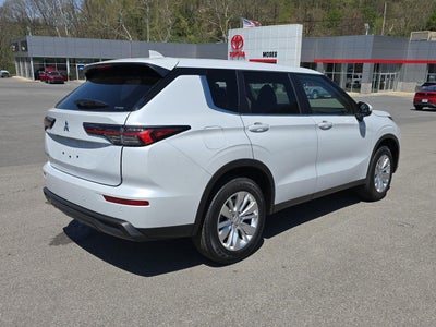 2026 Mitsubishi Outlander ES