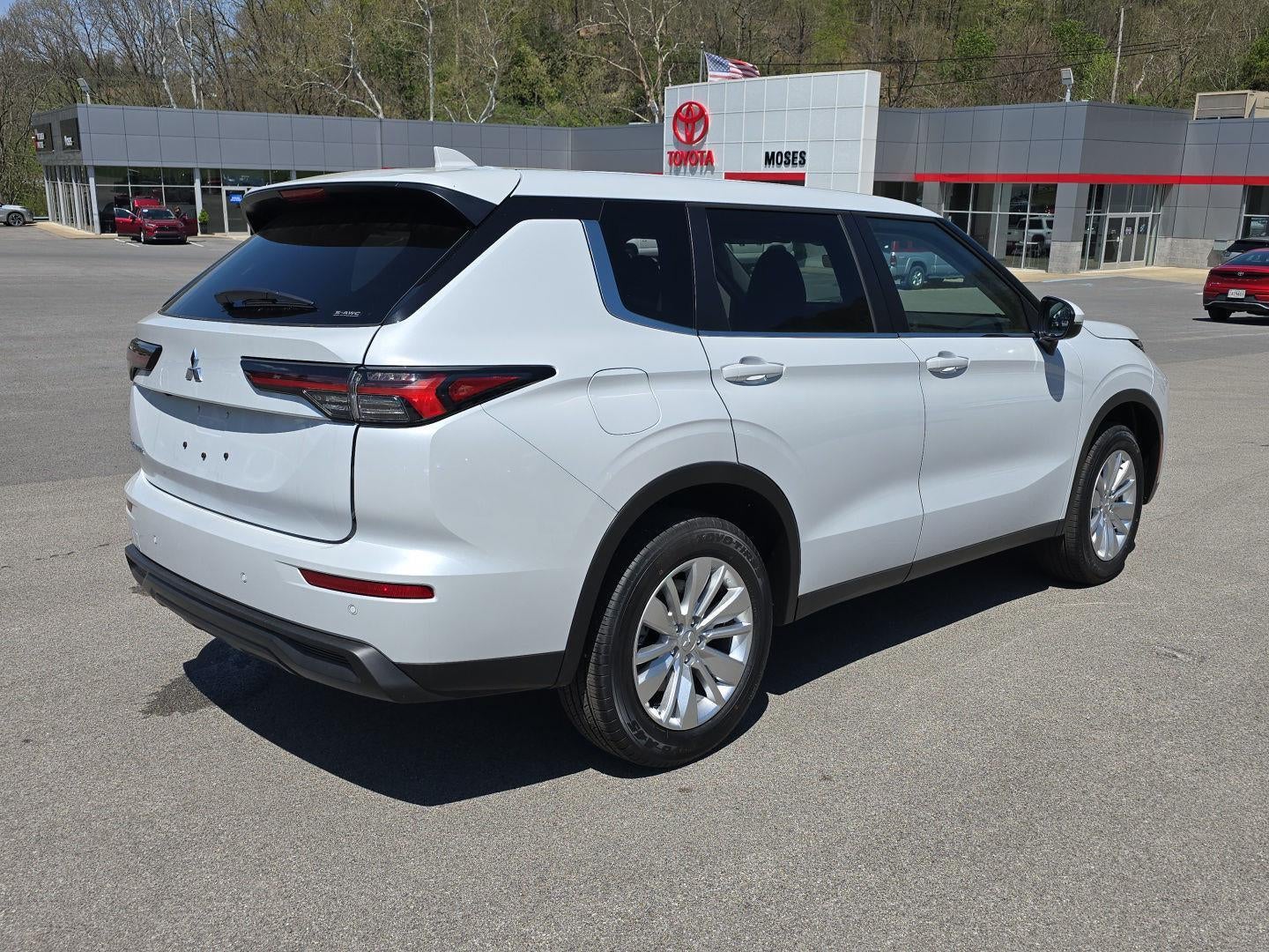 2026 Mitsubishi Outlander ES