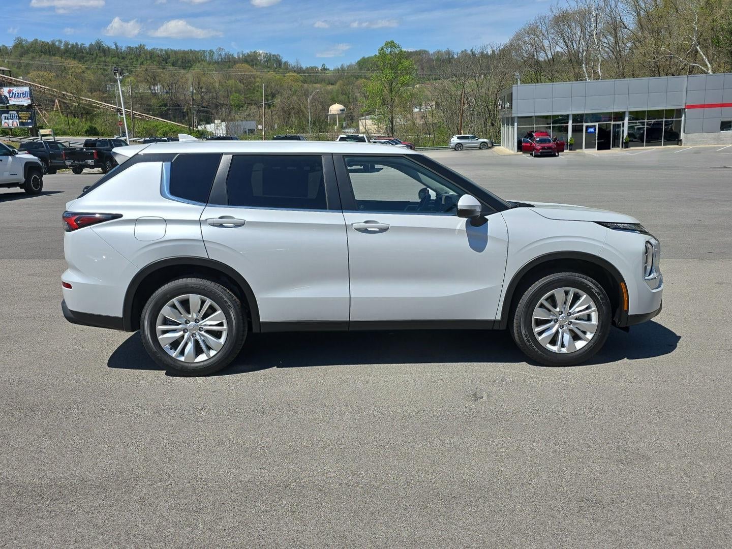 2026 Mitsubishi Outlander ES