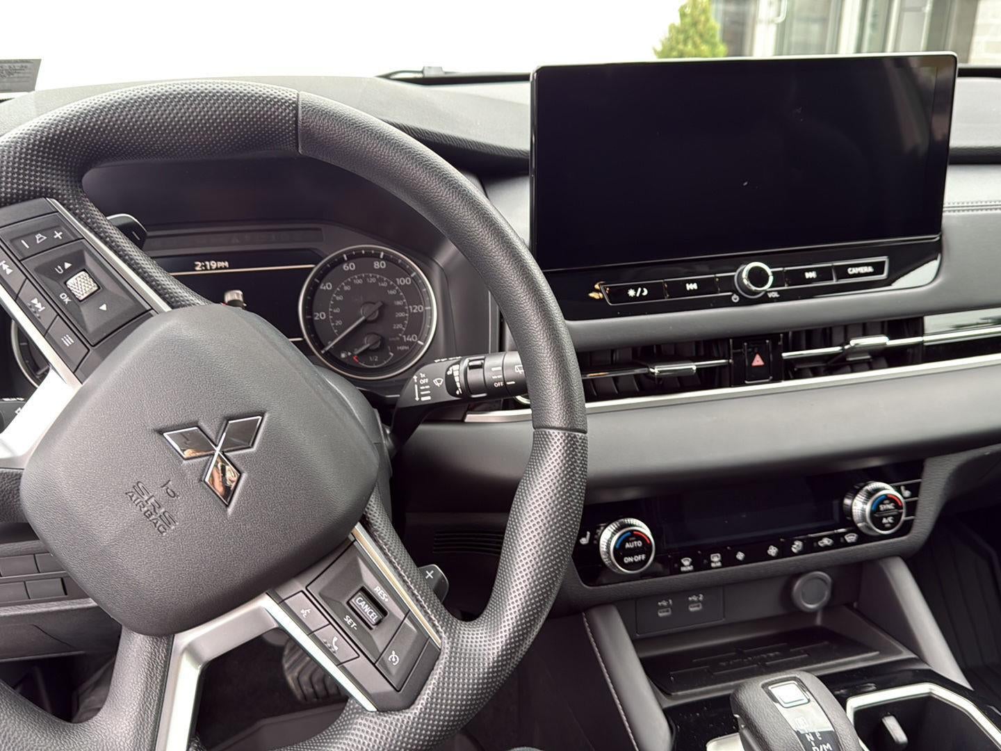 2026 Mitsubishi Outlander ES