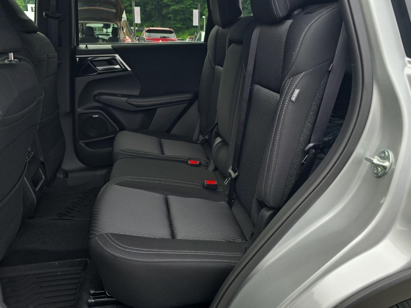 2026 Mitsubishi Outlander ES
